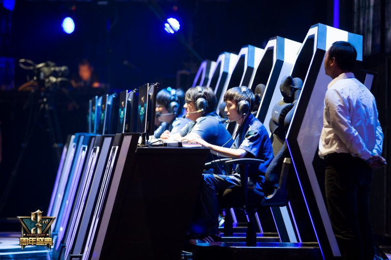 A队边卫出 A队边卫出